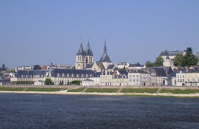 Stylih Stone Cottage in the Heart of the Grand Chateau Area of the Loire Valley