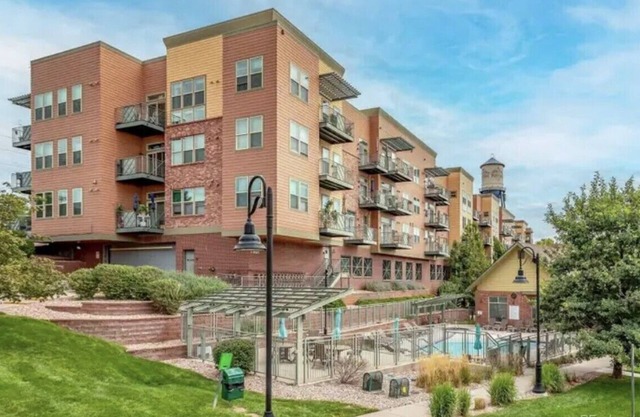 Stylish 1B/1B condo with amenities in heart of Olde Town Aravada