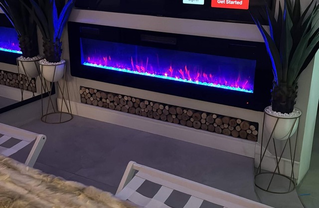 Stylish 1BR Getaway, Jacuzzi, Fireplace, Gym and AC