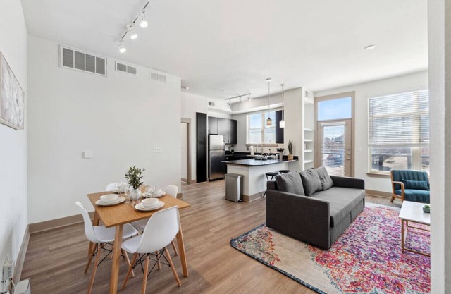 Stylish 1Br in Deep Ellum with Free Parking Near Baylor Med