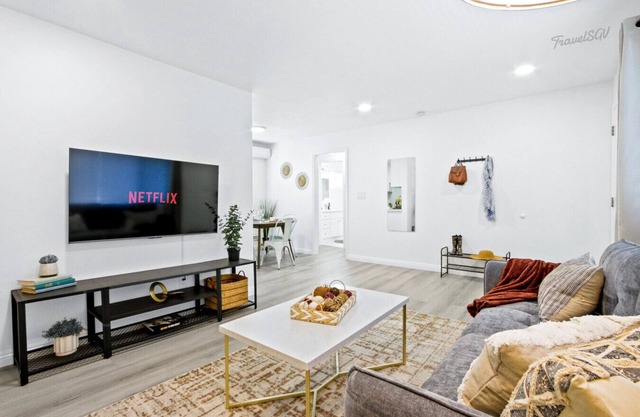 Stylish 1BR Unit + Parking + Near DTLA #TravelSGV