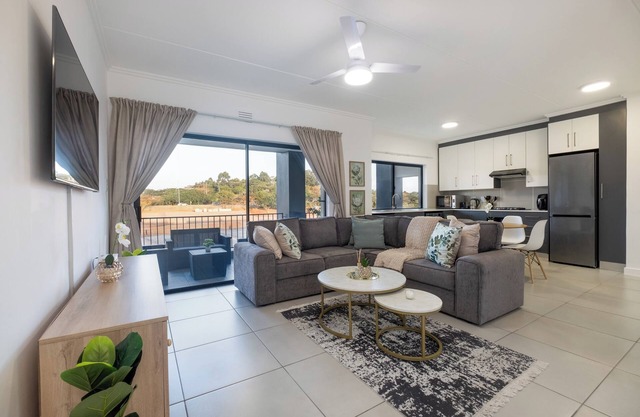 Stylish 2-Bed Apartment with Balcony and Braai