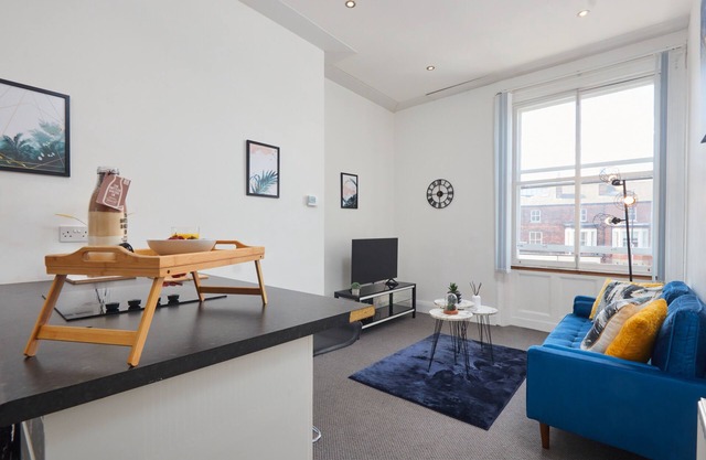 Stylish 2 Bed Apt. Leeds Centre with FREE Parking - Contact us for better rates!
