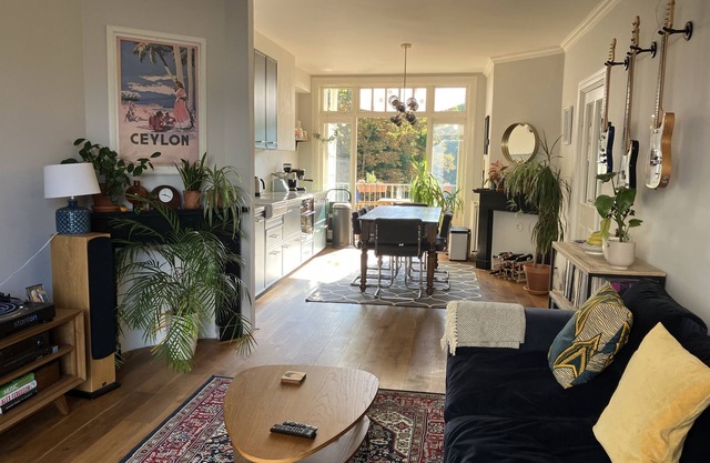 Stylish 2 bed near Amsterdam city centre