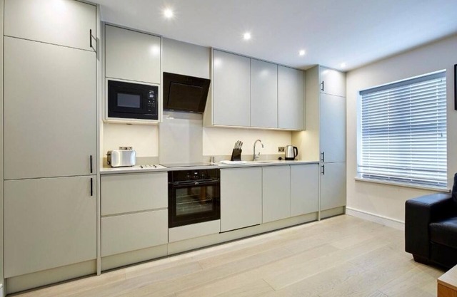 Stylish 2 Bedroom Apartment Near Dorney Lake w/Open-Plan Kitchens