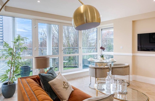 Stylish 2-Bedroom Apartment in the heart of Chiswick, London