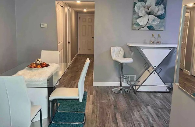 Stylish 2-bedrooms; home away from home! 3 mins from Nazareth Hospital
