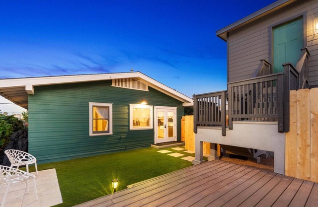 Stylish 2BR Home + Studio: Great Central Location