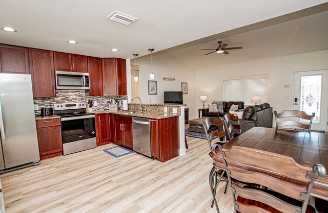 Stylish 3BR Home w/Lake Views in Heather Lakes |Lanai |Pet-Friendly Yard |Long Stays Welcome!