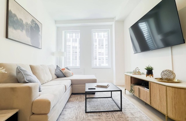 Stylish 3BR Luxury Retreat in the Heart of FiDi
