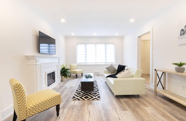 Stylish 4 Bedroom/2 Bath by Bathurst & Wilson