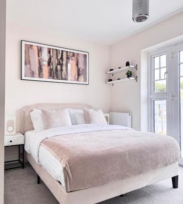 Stylish 4BR Apt Serene and Central