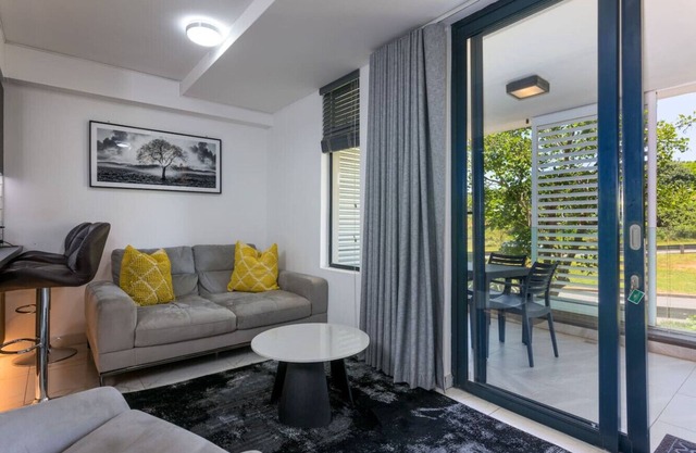 Stylish and Slick Sibaya E214