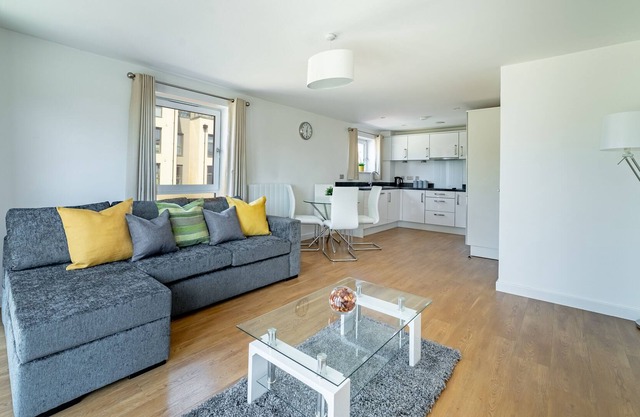 Stylish and Spacious Two Bedroom, Two Bathroom Apartment in Milton Keynes