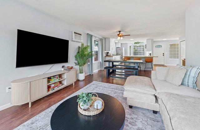 Stylish Bend Retreat | Hot Tub, Fenced Yard & Garage