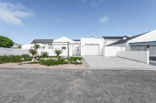 Stylish Coastal Retreat in Paternoster