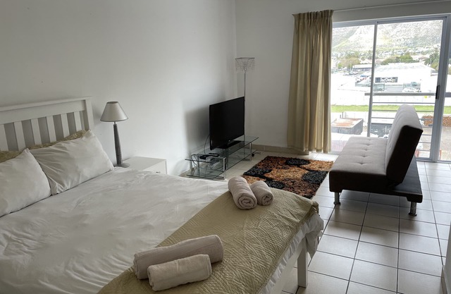 Stylish & Convenient Apartment 304