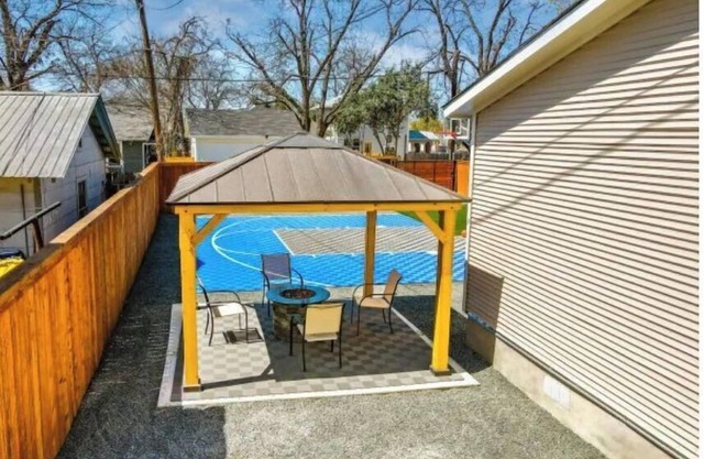 Stylish, Cozy, Spacious ~ 5★ Location ~ Pool Table