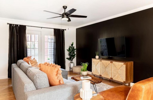 Stylish Downtown Nashville 3 Beds, 1 Bedroom with Private Patio, Parking