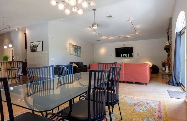 Stylish Farm Stay Swimmable Pond Pet Friendly