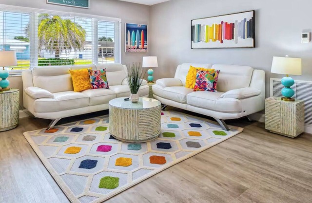 Stylish HGTV HOME! 4 BR Pool + Cabana 6 mins to BEACH option to heat pool