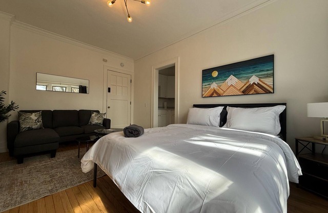 Stylish High Falls studio with a kitchen, Smart TV, and prime downtown location.