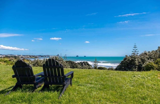 Stylish Holiday Home with Sunlit Patios