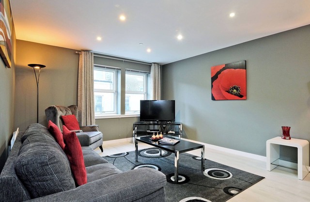 Stylish home near Aberdeen station