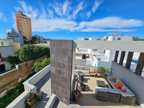 Stylish Home with Roof-Top Patio - Historic Centre