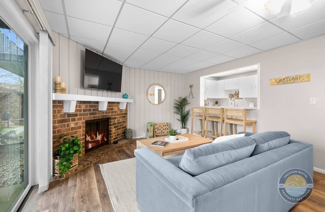 Stylish Lake View Condo in Lake Geneva