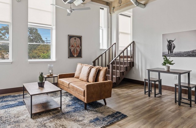 Stylish Loft Close to Downtown!