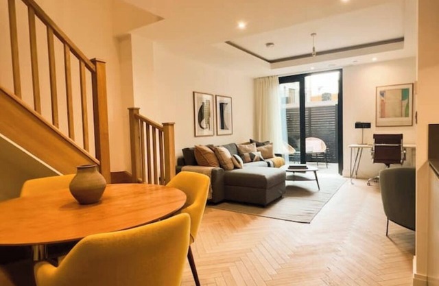 🏖️ Stylish Luxury Maisonette Minutes from Brighton Pier | Gym, Cinema & Patio