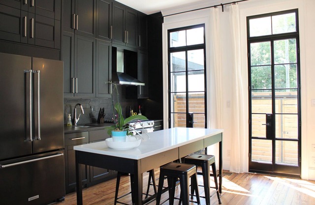Stylish Luxury Townhome w/Private Courtyard! Free Parking! 2 Master Suites! Wifi