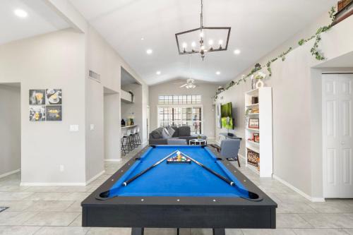 Stylish Mid-Century 4BR Escape with Pool & Luxe Vibes