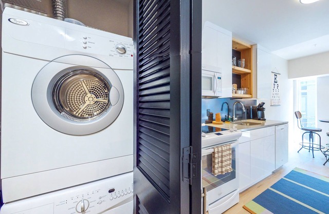 Stylish New Condo in Trendy NW District - Walk to Swankiest Spots