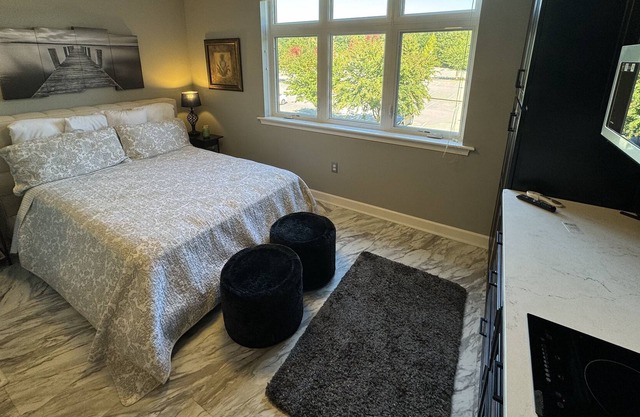 Stylish new studio on SML Mariners