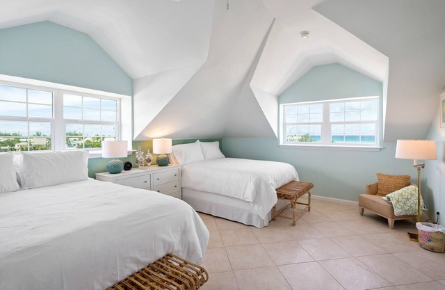 Stylish Penthouse with Ocean Views and Beach Access