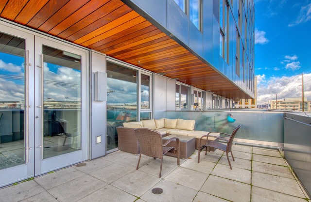 Stylish Q21 Condo with Amazing Views & Walkable NW Locale