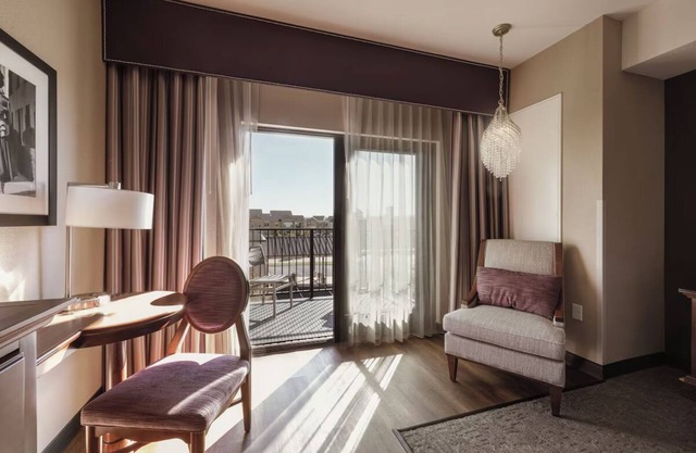 Stylish Rooms with Yoga & Walk to Art, Parks, & Local Dining