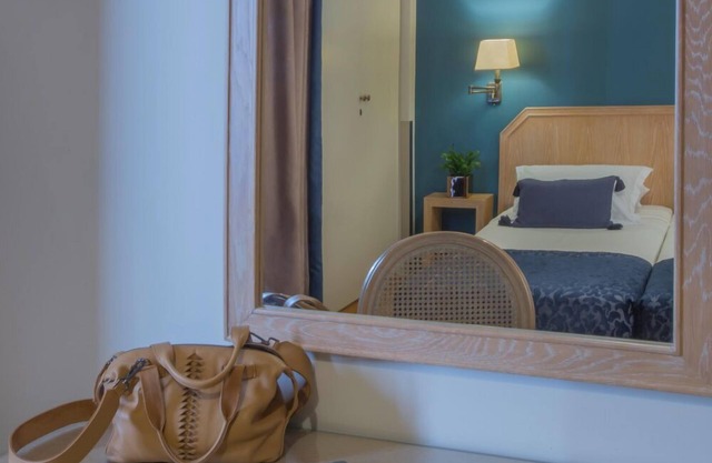 Stylish serviced flat for 3 in the heart of Athens!