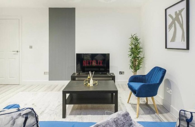 Stylish & Sleek 1BR City Centre Nr High St & Southend Beach by Luxiety Stays