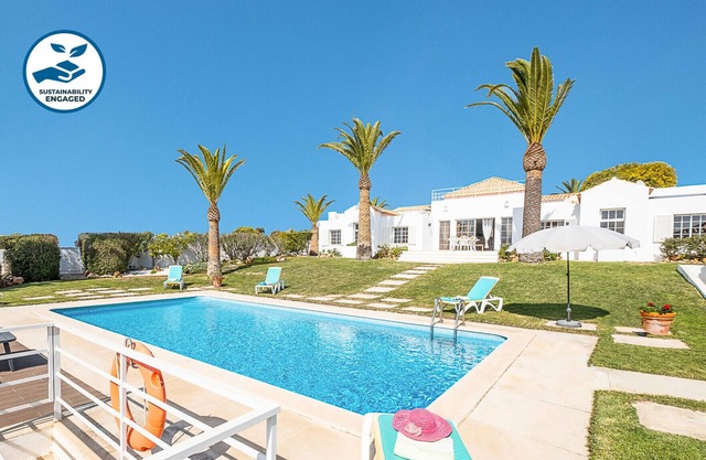 Stylish Villa w/Heatable Pool near Galé Beach