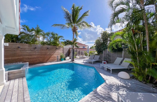 Stylish Villa with Pool Near the Beach
