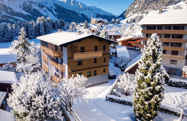 Stylishly furnished near city centre in quiet neighbourhood