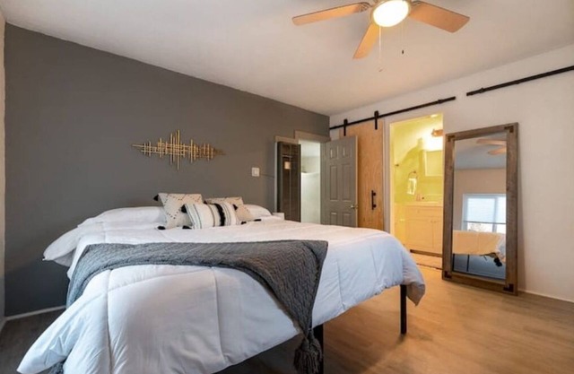 Stylishly Small House @Nob Hill/UNM Area/King Bed