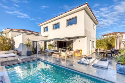 Sublime Maison Moderne avec piscine