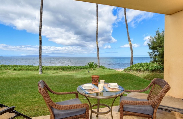Sugar Beach Resort condo with ocean view, AC - surf, bike & golf