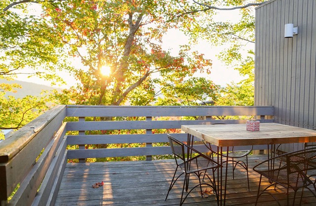 Sugarbush Gem: Modern Ski Retreat near Slopes