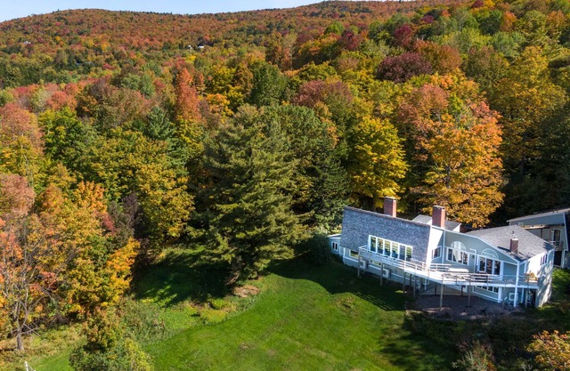 Sugarbush Vista - 4000sq. ft. Estate with Hot Tub & Mountain Views