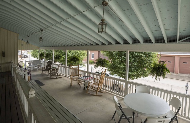 Sugarcreek Village Inn
